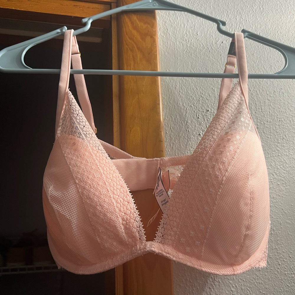 NWT Victoria secret Incredible bra size 36C